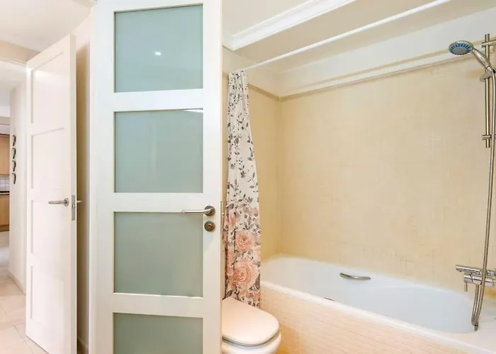 Bright And Welcoming Lägenhet *